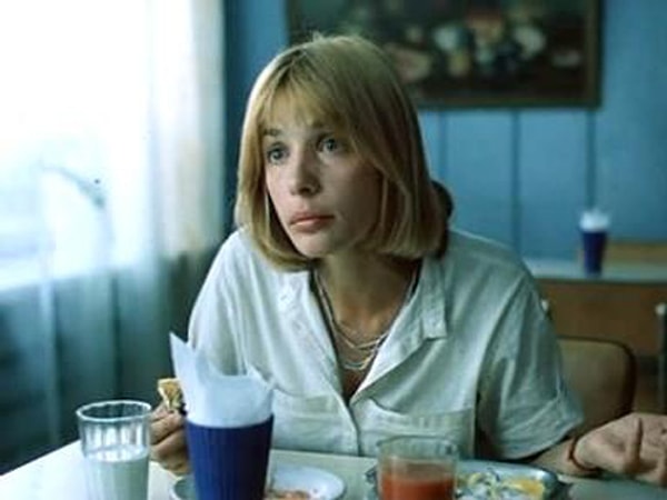 8. Кто стал объектом влюбленности героини фильма "Выйти замуж за капитана"?