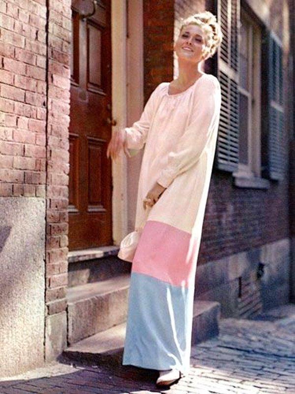 17. Faye Dunaway'in Kibar Soyguncu filminde giydiği elbise. (1968)