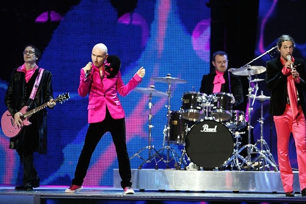 10. 2007 год: Коллектив "Les Fatals Picards" с песней "L'amour à la française"