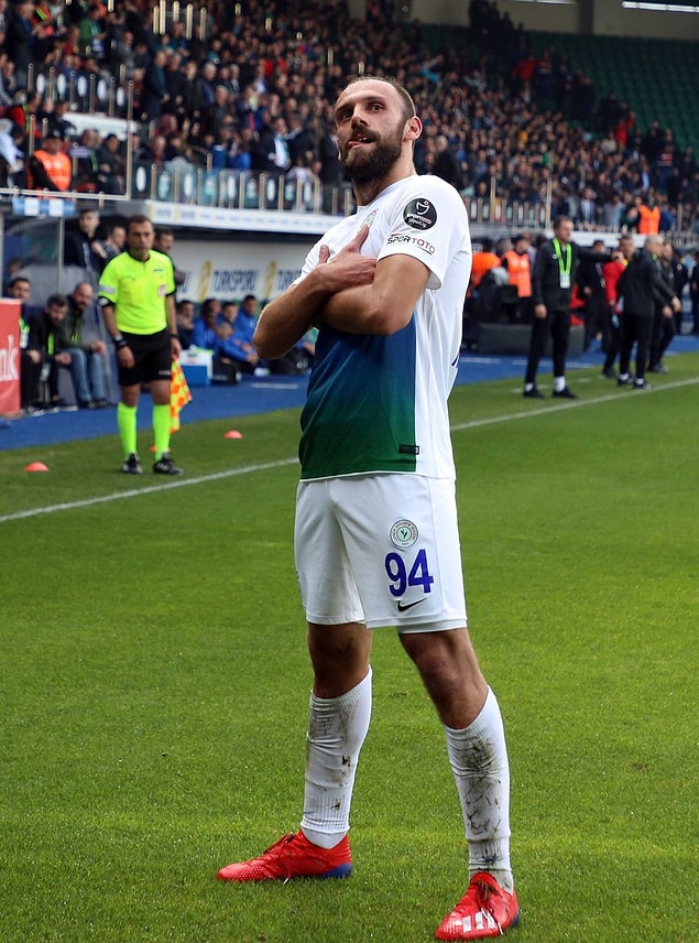 45.dakikada Muriqi'nin golüyle devre 1-1 sonuçlandı.