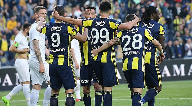 Fenerbahçe, 28.dakikada Soldado'nun golüyle 1-0 öne geçti. İspanyol golcü, bu sezonki gol sayısını da 6'ya çıkardı.