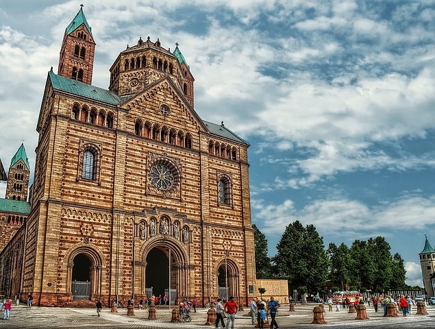9. Speyer Katedrali hangi ülkededir?