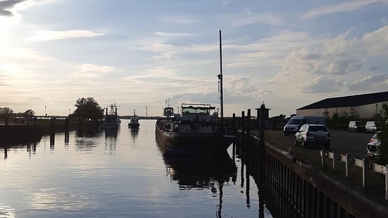 Polis Baskını Sırasında Bubi Tuzağı ile Batırıldı: Hollanda'da Yüzen Uyuşturucu Laboratuvarı Bulundu