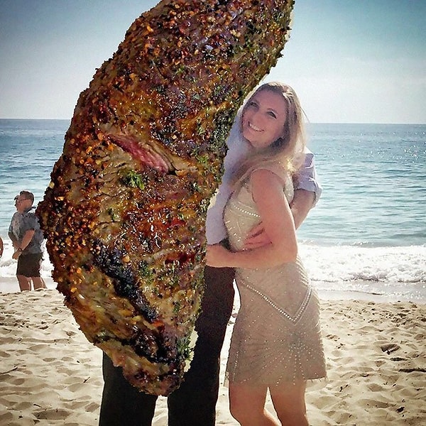 2. Но у них оказалось много совместных фотографий, которые хранили в себе приятные воспоминания...Если бы на снимках не было его