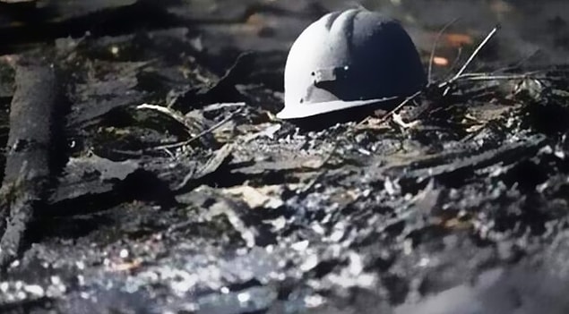 2014 - Soma Kömür İşletmeleri A.Ş. tarafından işletilen bir madende çıkan yangın sonucunda, 301 maden işçisi hayatını kaybetti, 80 işçi yaralandı.