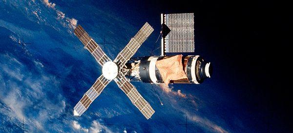 1973 - ABD'nin ilk uzay istasyonu olan Skylab fırlatıldı.