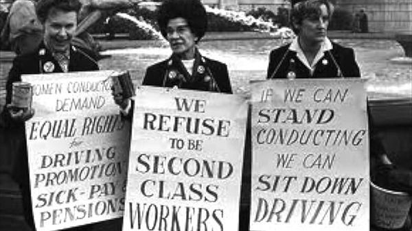 1952 - Birleşik Krallık'ta kadınlara eşit ücret yasalaştı.
