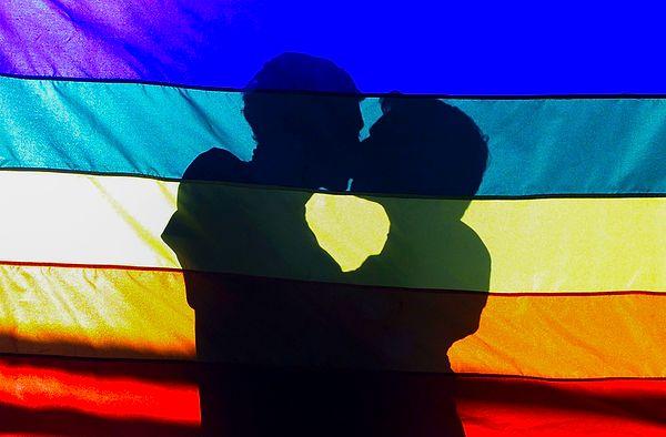 1992 - Dünya Sağlık Örgütü (WHO), eşcinselliği akıl hastalıkları listesinden çıkardı.
