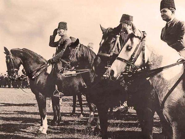 1919 - Mustafa Kemal Paşa'nın 9. Ordu Müfettişi olarak Anadolu'ya Samsun'dan ayak basması ve Millî Mücadele'yi başlatması.