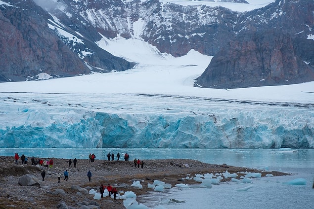 6. Bir Norveç adası olan Svalbard'da toprağın sürekli donmuş olmasından dolayı bedenleri gömmek güvenli olmadığı için ölmek yasaktır.