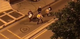 Elektro Gitarla Ramazan Davulcularına Eşlik Eden Gençler, Vatandaşları Sahura Kaldırıyor!