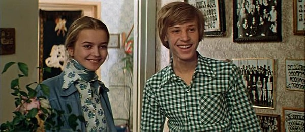 7. В каком фильме можно было услышать песню «Для нас всегда открыта в школе дверь»?