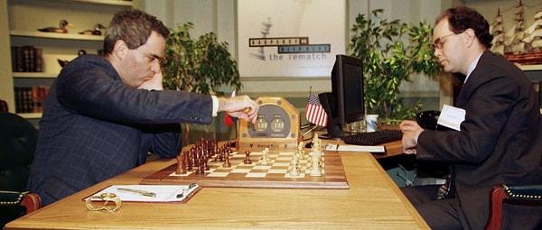 Yapay zeka demişken, satranç ustası Garry Kasparov'u yenen süper yapay zeka aşağıdakilerden hangisiydi?