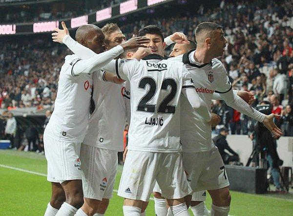 Bu sonuçla puanını 62'ye çıkartan Beşiktaş, azalan şampiyonluk şansını son iki haftaya taşıdı. 42 puanda kalan Aytemiz Alanyaspor ise haftayı 7. sırada tamamladı.