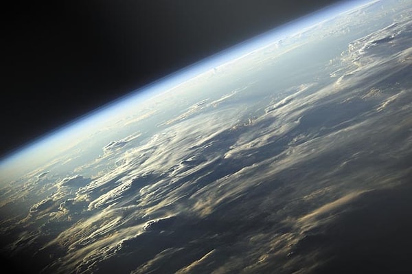 2. Кто стал первым человеком, вышедшим в открытый космос?