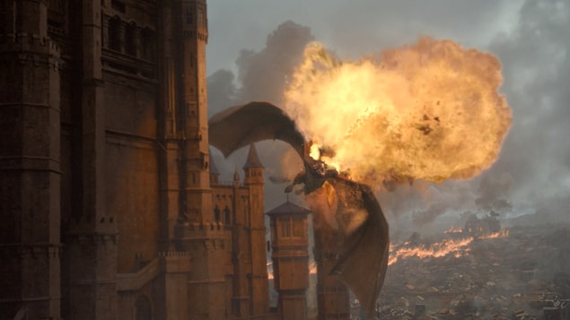 Ama geçen bölüm, insanları korumak için Rhaegal'i feda eden Dany, şimdi onların celladı oldu.