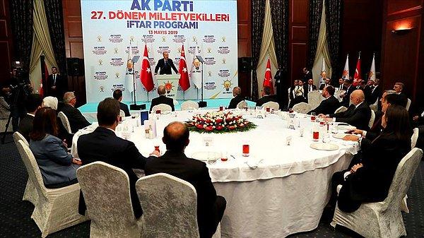 Cumhurbaşkanı Erdoğan, partisinin genel merkezinde iftarda milletvekilleriyle bir araya geldi.