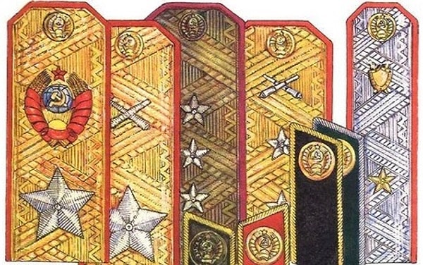 4. А погоны в Красной армии когда ввели?