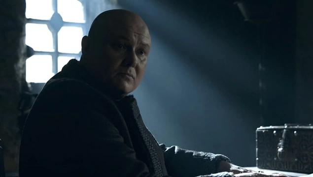İlk bakışta bu sahnede sanki Varys, Dany'nin akıl sağlığı için onu gözlüyor gibiydi. 'Mad Queen' olma potansiyeli olduğu düşünen Varys henüz bunun gerçekleşeceğini bilmiyordu.