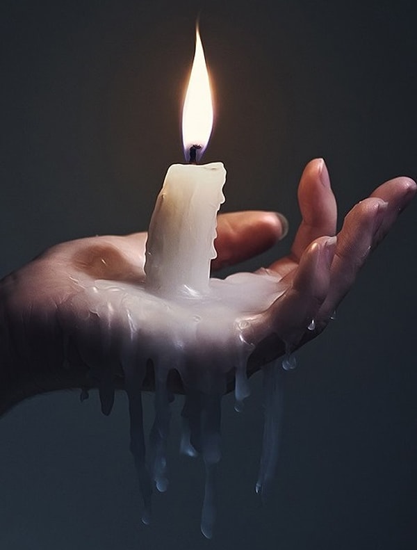 Горящая свеча
