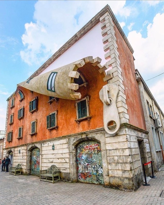 7. Milano, İtalya'da sanatın yeniden tanımlanışına şahit olunmuş.