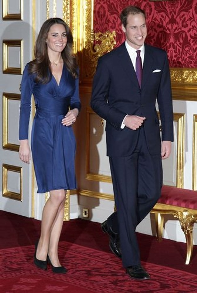 40. Kate Middleton'ın nişan töreninde giydiği mavi elbise. (2010)
