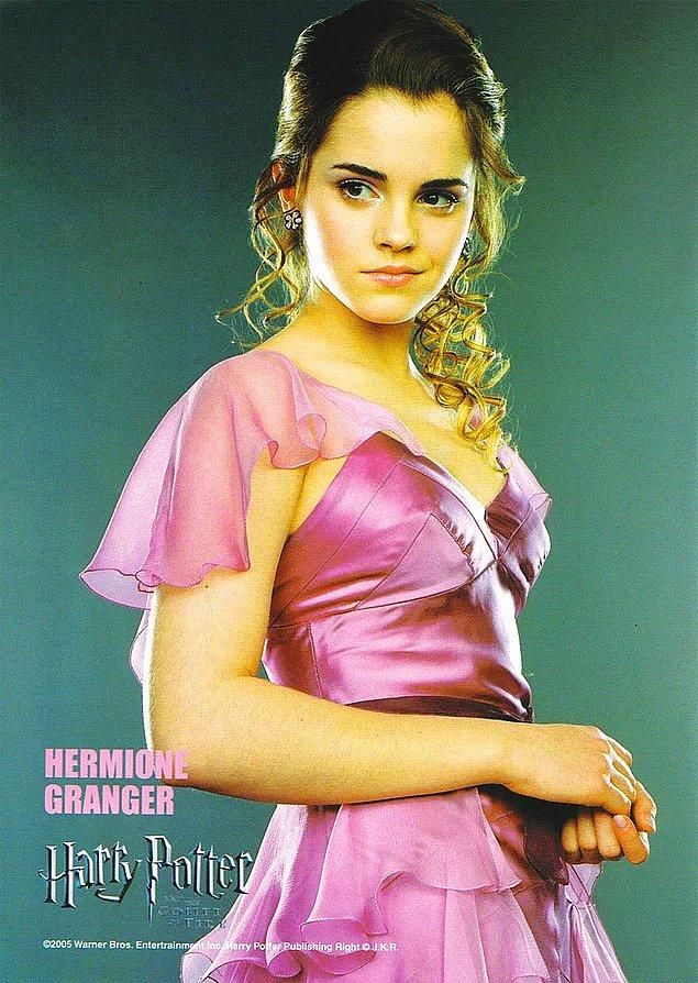 35. Emma Watson, Harry Potter ve Ateş Kadehi'nde giydiği pembe elbisesiyle kesinlikle moda tarihini yazdı. (2005)
