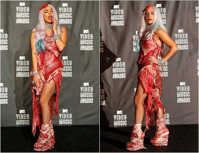 41. Bu listedeki tüm elbiseler bir gün unutulabilir ama bu asla! Lady Gaga'nın MTV Video Müzik Ödülleri'nde giydiği çiğ dana bifteğinden yapılan elbise. (2010)