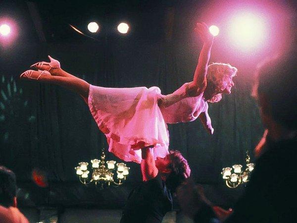 25. Jennifer Grey'in İlk Aşk, İlk Dans filminde giydiği bu elbise daha sonra pek çok dansçıya ilham kaynağı oldu. (1987)