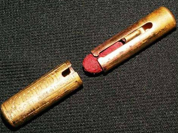 10. Какое значение имела красная помада?