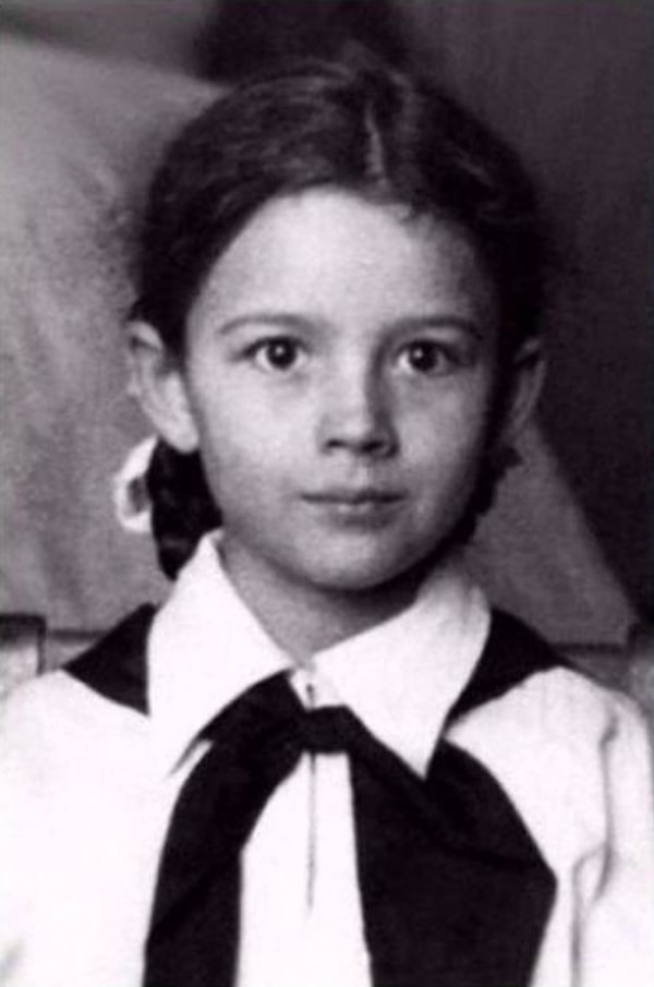 10. А как зовут эту известную советскую актрису?