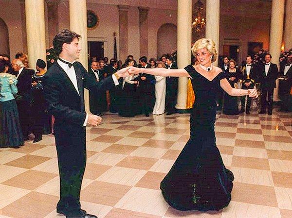15. John Travolta ile ettiği dans herkesin kalbinde taht kurdu.