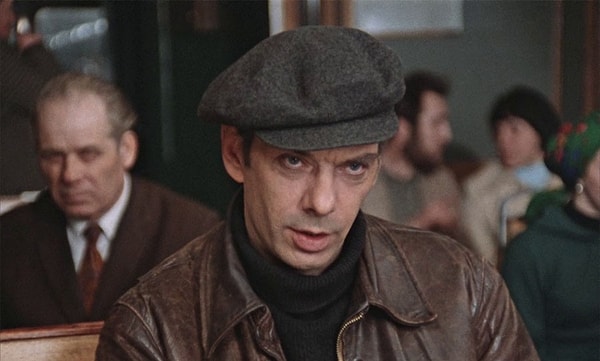 7. На какое имя не отзывался герой Баталова в фильме "Москва слезам не верит"?