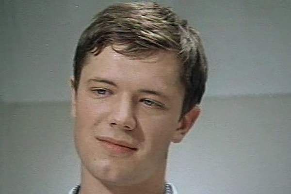 9. В какой картине дебютировал Андрей Ростоцкий как актер?