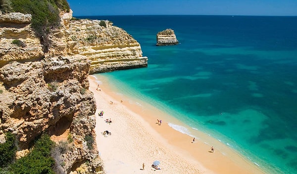 1. На каком из этих полуостровов находится Португалия?