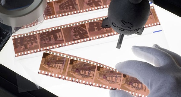 10. Какого цвета красный на цветном негативе?