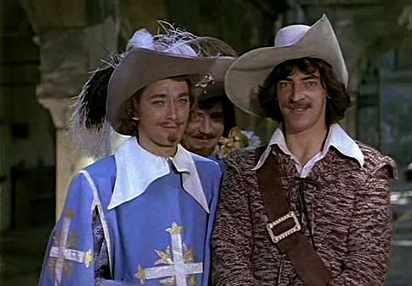 6. Михаил Боряский не только актер. Он еще и талантливый певец. Как называется одна из самых знаменитых картин с его участием?