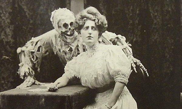 Ancak bütün bunlar bir yana, Viktorya döneminde kadınlar tüberkülozun sebep olduğu dış görünüşü çok takdir etmekteydi.