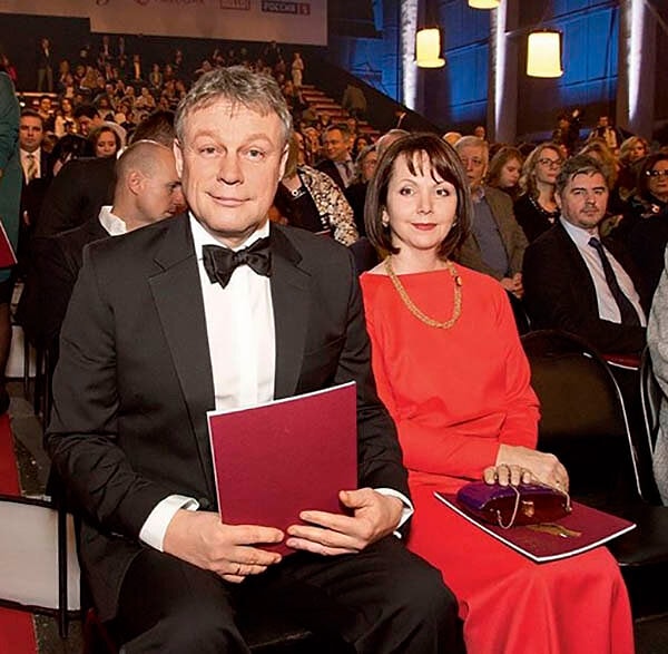 Через два года страсти поутихли, и пара распалась. А Вере Новиковой пришлось принять «заблудшего» супруга обратно.