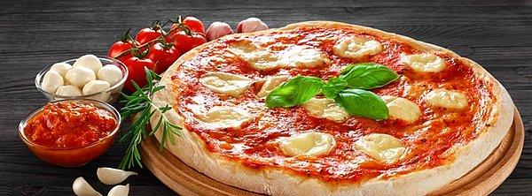10. En ünlü yemeklerinden biri olan pizzayı bir de İtalya'da denemezseniz büyük ayıp etmiş olursunuz...