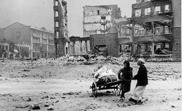 7. Какой российский город до 1961 года был Сталинградом?