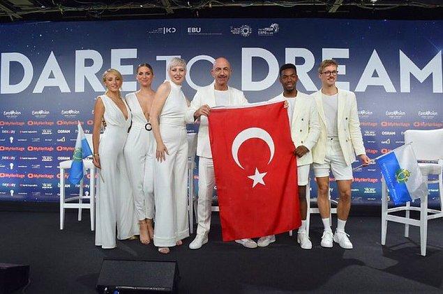 10. Eurovision'a biz katılamasak da bir Türk finalde!