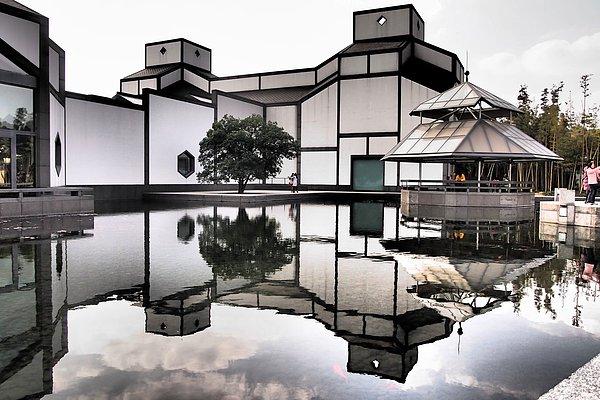 Kendi kökenlerini yansıtan Suzhou Müzesi'ni tasarladı.