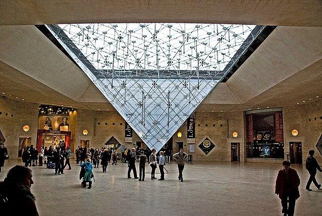 Paris'teki Louvre Müzesi için tasarladığı cam ve çelikten yapılma piramit oldukça tepki aldı.