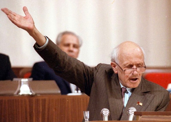 6. А когда состоялся I Съезд народных депутатов СССР?