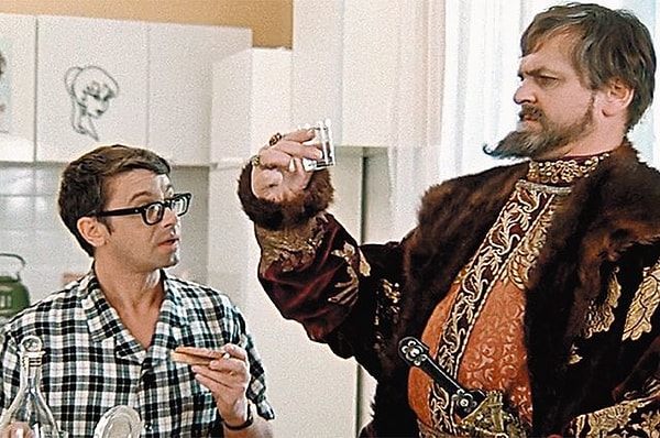 10. Какой вопрос можно услышать в фильме "Иван Васильевич меняет профессию"?