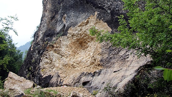 Bir Tarih Yok Oldu: Bolu'daki 2 Bin Yıllık Frig Kaya Kitabesi Parça Parça Çalınmış
