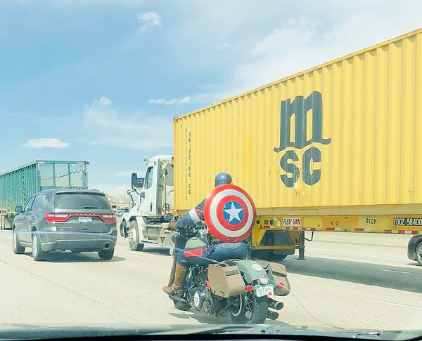 8. Капитан Америка спешит по делам