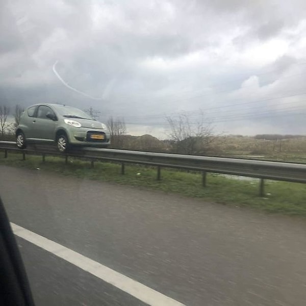 25. Ладно не по дороге, так еще и по встречке!