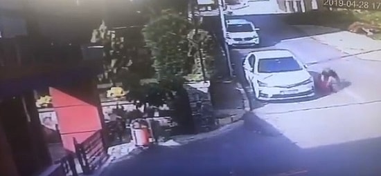 Arabasına Erik Çekirdeği Atan 11 Yaşındaki Çocuğu Öldüresiye Döven Saldırgana Ev Hapsi Kararı